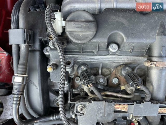 Красный Пежо Партнер груз.-пасс., объемом двигателя 2 л и пробегом 284 тыс. км за 3150 $, фото 55 на Automoto.ua