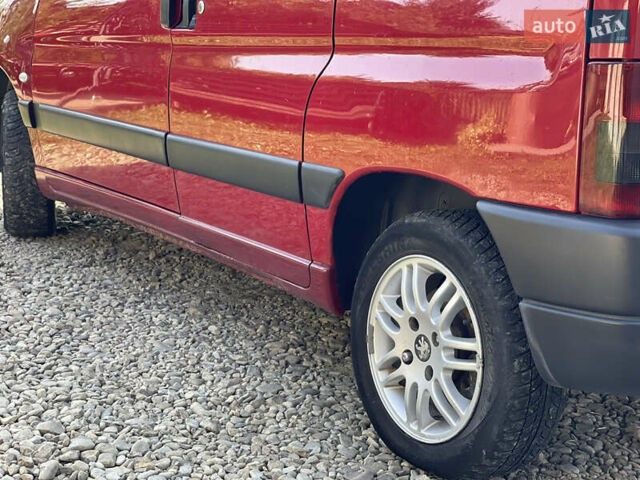 Красный Пежо Партнер груз.-пасс., объемом двигателя 2 л и пробегом 284 тыс. км за 3150 $, фото 18 на Automoto.ua