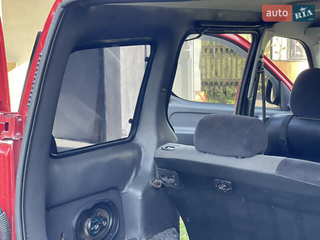 Красный Пежо Партнер груз.-пасс., объемом двигателя 2 л и пробегом 284 тыс. км за 3150 $, фото 52 на Automoto.ua