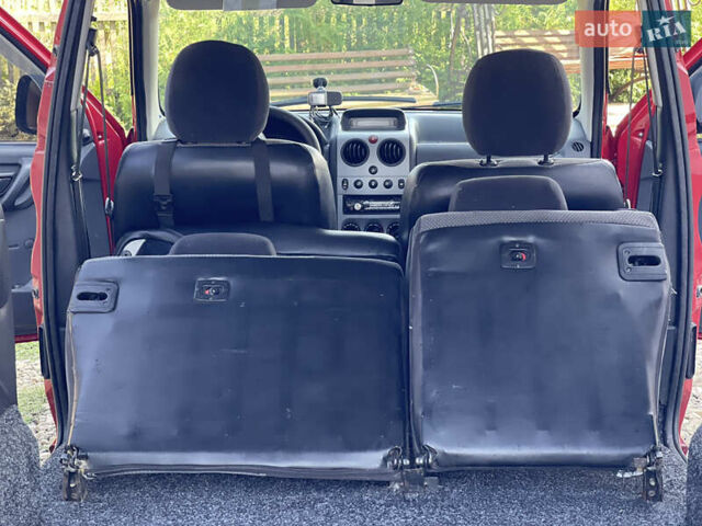 Красный Пежо Партнер груз.-пасс., объемом двигателя 2 л и пробегом 284 тыс. км за 3150 $, фото 43 на Automoto.ua