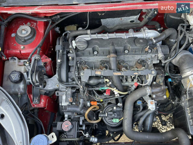 Красный Пежо Партнер груз.-пасс., объемом двигателя 2 л и пробегом 284 тыс. км за 3150 $, фото 54 на Automoto.ua