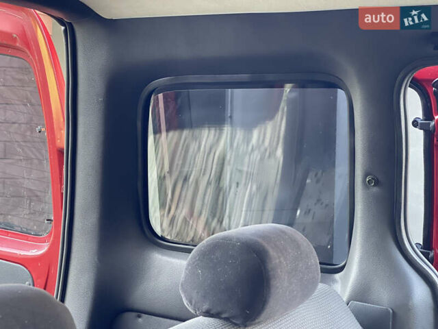 Красный Пежо Партнер груз.-пасс., объемом двигателя 2 л и пробегом 284 тыс. км за 3150 $, фото 49 на Automoto.ua