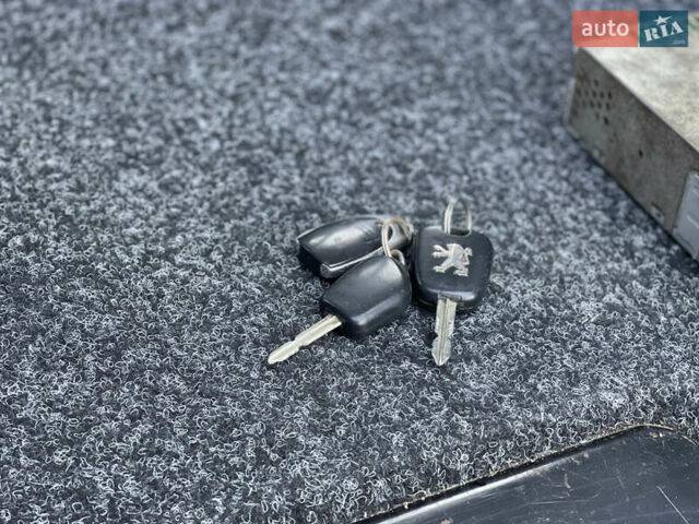 Красный Пежо Партнер груз.-пасс., объемом двигателя 2 л и пробегом 284 тыс. км за 3150 $, фото 46 на Automoto.ua