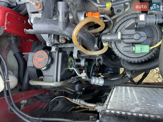 Красный Пежо Партнер груз.-пасс., объемом двигателя 2 л и пробегом 284 тыс. км за 3150 $, фото 57 на Automoto.ua