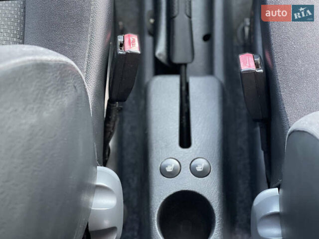 Красный Пежо Партнер груз.-пасс., объемом двигателя 2 л и пробегом 284 тыс. км за 3150 $, фото 30 на Automoto.ua