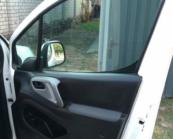 Пежо Партнер груз.-пасс., объемом двигателя 1.56 л и пробегом 219 тыс. км за 7900 $, фото 5 на Automoto.ua