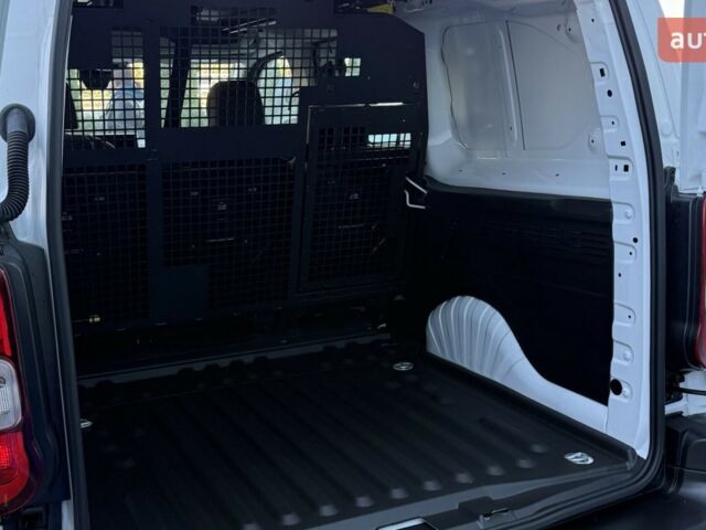 купить новое авто Пежо Партнер пасс. 2025 года от официального дилера Peugeot Авто-Шанс Пежо фото