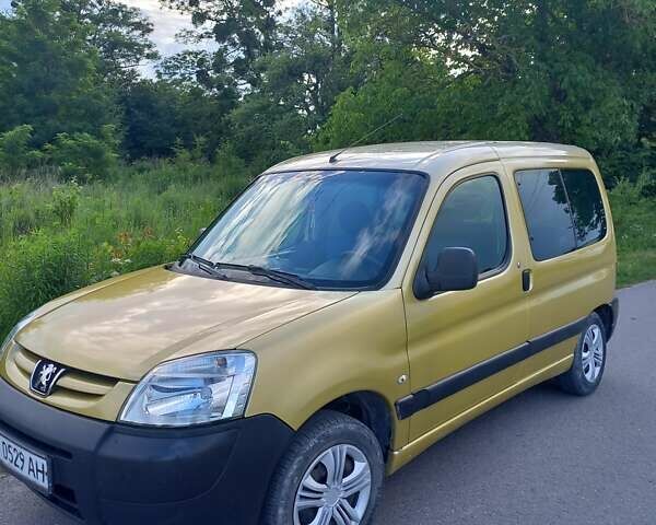 Жовтий Пежо Партнер вант.-пас., об'ємом двигуна 1.36 л та пробігом 164 тис. км за 3800 $, фото 1 на Automoto.ua
