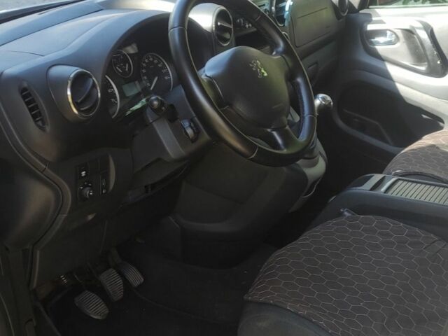 Пежо Партнер груз.-пасс. 2008 в Александрие на Automoto.ua Серый Пежо Партнер груз.-пасс., объемом двигателя 1.6 л и пробегом 211 тыс. км за 7400 $, фото 4 на Automoto.ua