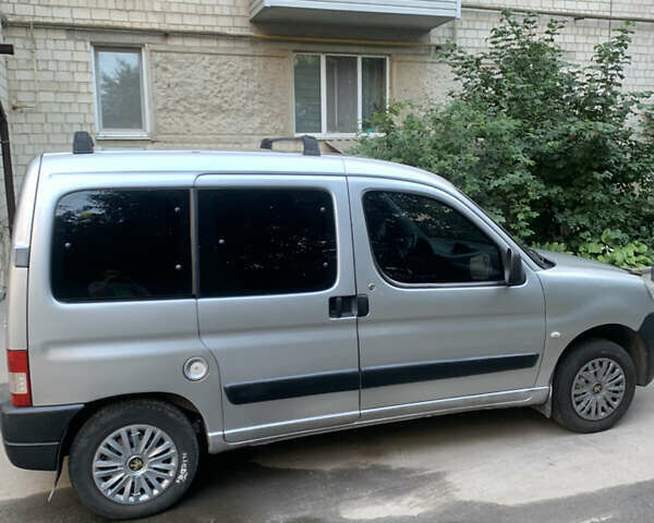 Серый Пежо Партнер груз.-пасс., объемом двигателя 1.4 л и пробегом 210 тыс. км за 3900 $, фото 6 на Automoto.ua
