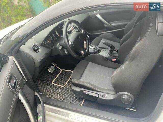 Белый Пежо РЦЗ, объемом двигателя 1.6 л и пробегом 115 тыс. км за 10900 $, фото 6 на Automoto.ua