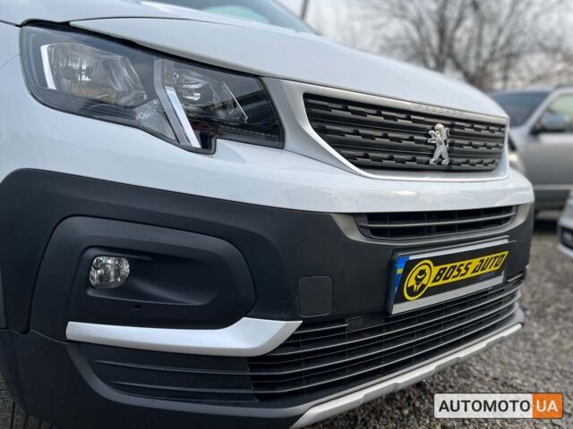 Білий Пежо Rifter, об'ємом двигуна 1.5 л та пробігом 259 тис. км за 17000 $, фото 6 на Automoto.ua