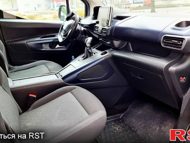 Білий Пежо Rifter, об'ємом двигуна 1.6 л та пробігом 160 тис. км за 18000 $, фото 8 на Automoto.ua