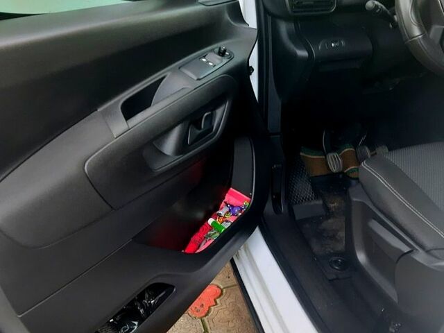 Білий Пежо Rifter, об'ємом двигуна 1.5 л та пробігом 16 тис. км за 18000 $, фото 3 на Automoto.ua