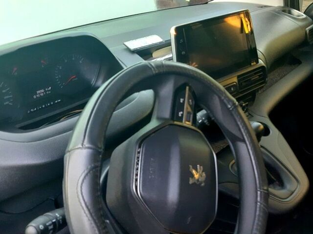 Белый Пежо Rifter, объемом двигателя 1.5 л и пробегом 16 тыс. км за 18000 $, фото 4 на Automoto.ua