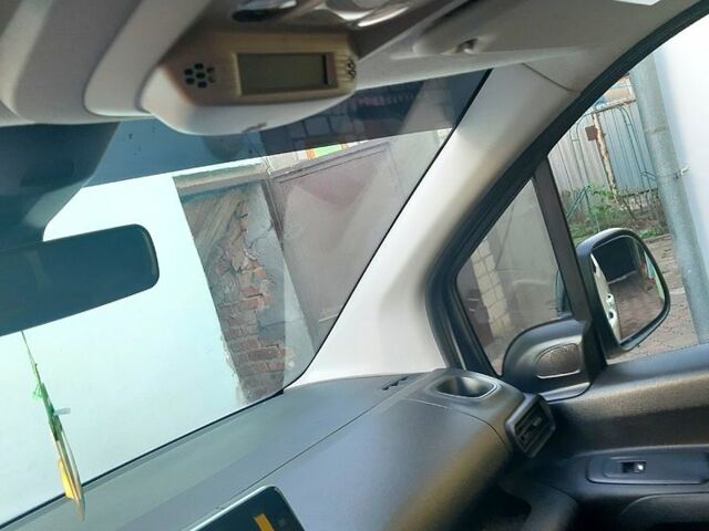 Білий Пежо Rifter, об'ємом двигуна 1.5 л та пробігом 16 тис. км за 18000 $, фото 2 на Automoto.ua