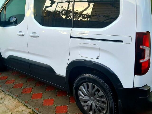 Белый Пежо Rifter, объемом двигателя 1.5 л и пробегом 16 тыс. км за 18000 $, фото 7 на Automoto.ua