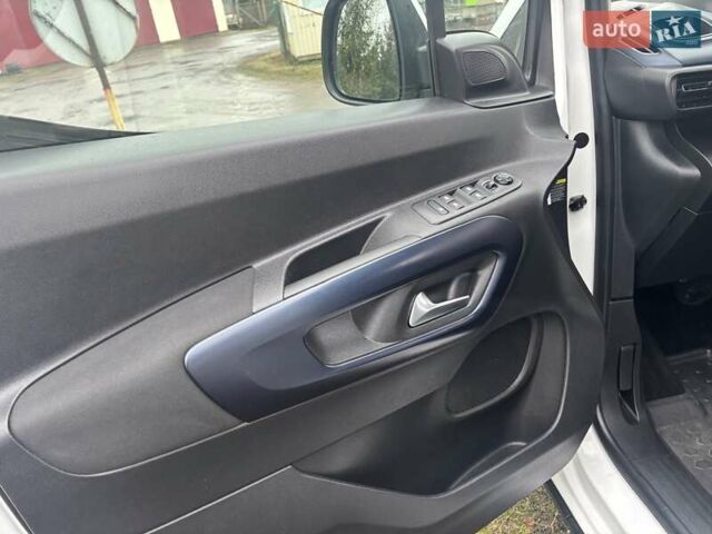 Белый Пежо Rifter, объемом двигателя 1.5 л и пробегом 110 тыс. км за 16900 $, фото 25 на Automoto.ua