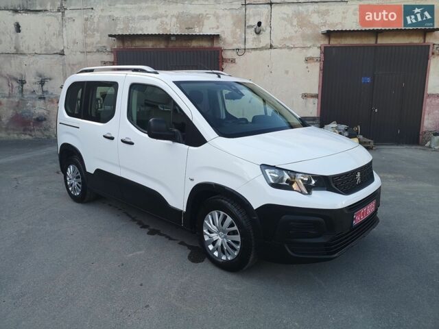 Білий Пежо Rifter, об'ємом двигуна 1.5 л та пробігом 203 тис. км за 14099 $, фото 9 на Automoto.ua