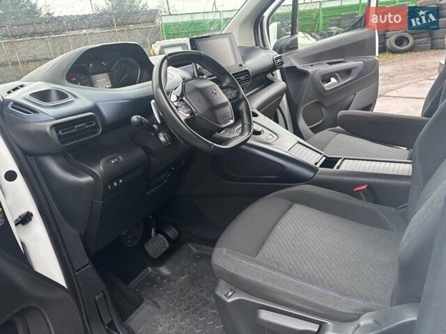 Белый Пежо Rifter, объемом двигателя 1.5 л и пробегом 110 тыс. км за 16900 $, фото 24 на Automoto.ua