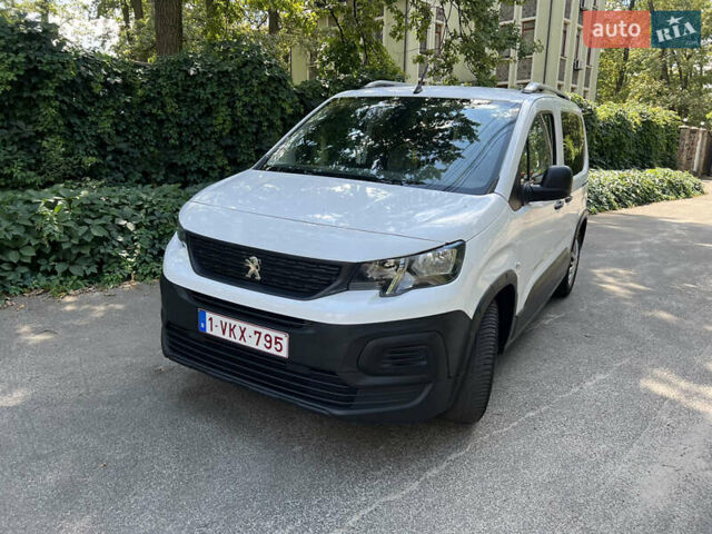 Белый Пежо Rifter, объемом двигателя 1.5 л и пробегом 230 тыс. км за 13500 $, фото 5 на Automoto.ua