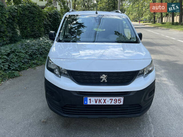 Белый Пежо Rifter, объемом двигателя 1.5 л и пробегом 230 тыс. км за 13500 $, фото 4 на Automoto.ua