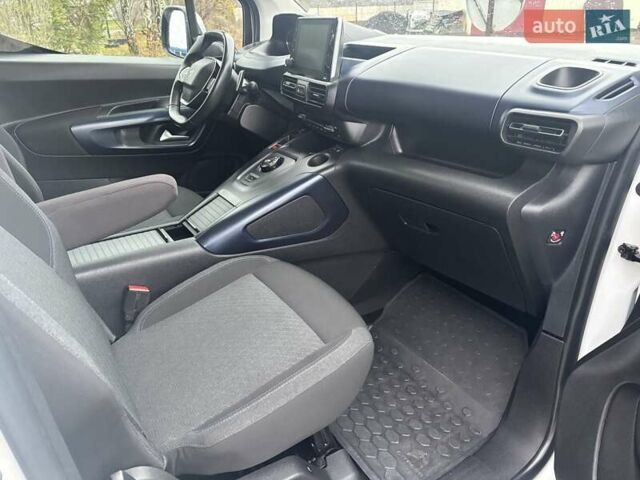 Белый Пежо Rifter, объемом двигателя 1.5 л и пробегом 110 тыс. км за 16900 $, фото 12 на Automoto.ua