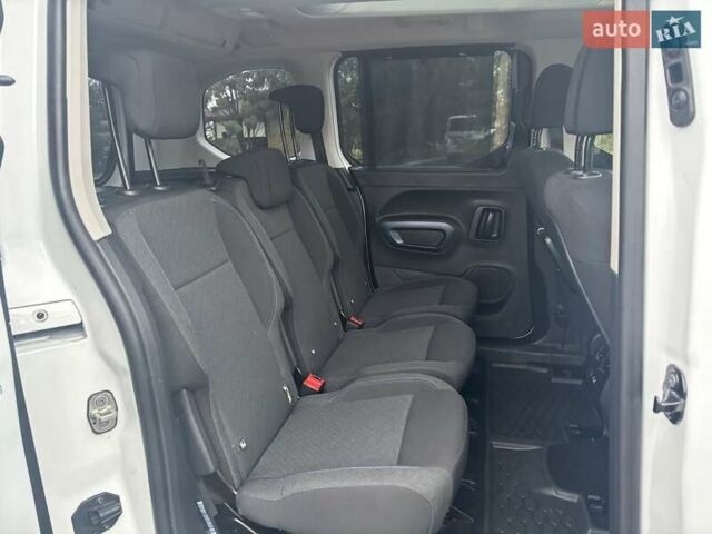 Белый Пежо Rifter, объемом двигателя 1.5 л и пробегом 110 тыс. км за 16900 $, фото 13 на Automoto.ua