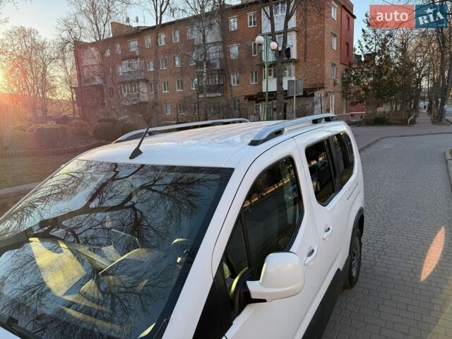 Белый Пежо Rifter, объемом двигателя 1.5 л и пробегом 76 тыс. км за 20880 $, фото 9 на Automoto.ua