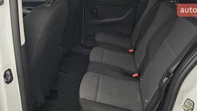 Белый Пежо Rifter, объемом двигателя 1.56 л и пробегом 150 тыс. км за 18500 $, фото 1 на Automoto.ua