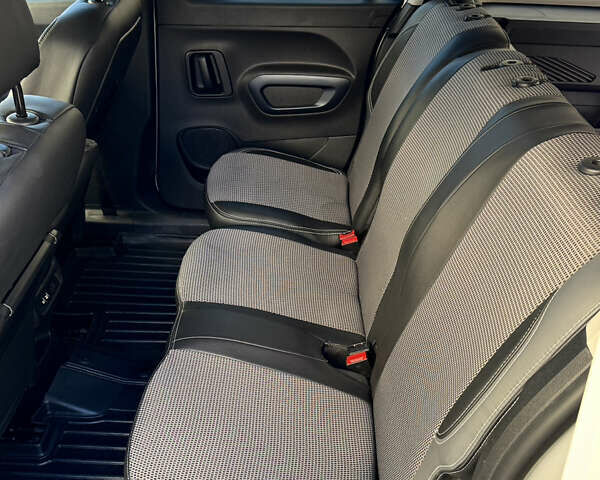 Белый Пежо Rifter, объемом двигателя 1.5 л и пробегом 72 тыс. км за 24450 $, фото 47 на Automoto.ua