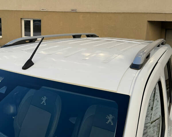 Белый Пежо Rifter, объемом двигателя 1.5 л и пробегом 72 тыс. км за 24450 $, фото 10 на Automoto.ua