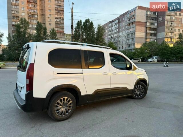 Белый Пежо Rifter, объемом двигателя 1.56 л и пробегом 160 тыс. км за 16500 $, фото 4 на Automoto.ua