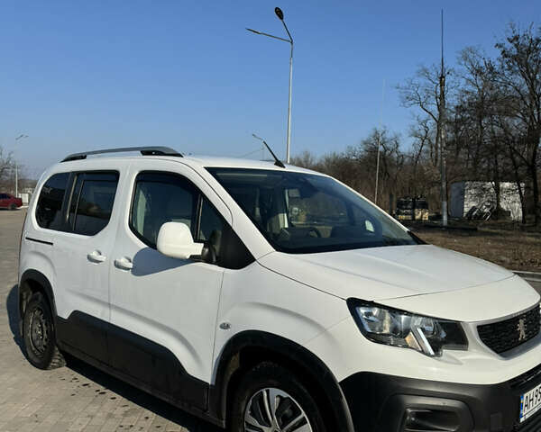 Белый Пежо Rifter, объемом двигателя 1.56 л и пробегом 105 тыс. км за 21500 $, фото 5 на Automoto.ua
