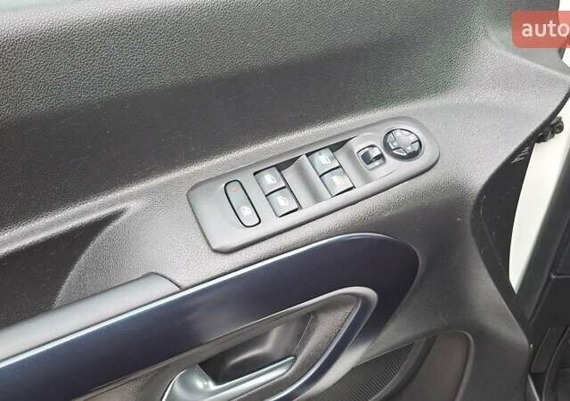 Белый Пежо Rifter, объемом двигателя 1.5 л и пробегом 153 тыс. км за 14999 $, фото 45 на Automoto.ua