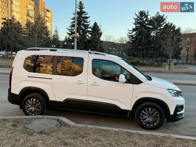 Белый Пежо Rifter, объемом двигателя 1.5 л и пробегом 76 тыс. км за 20880 $, фото 1 на Automoto.ua