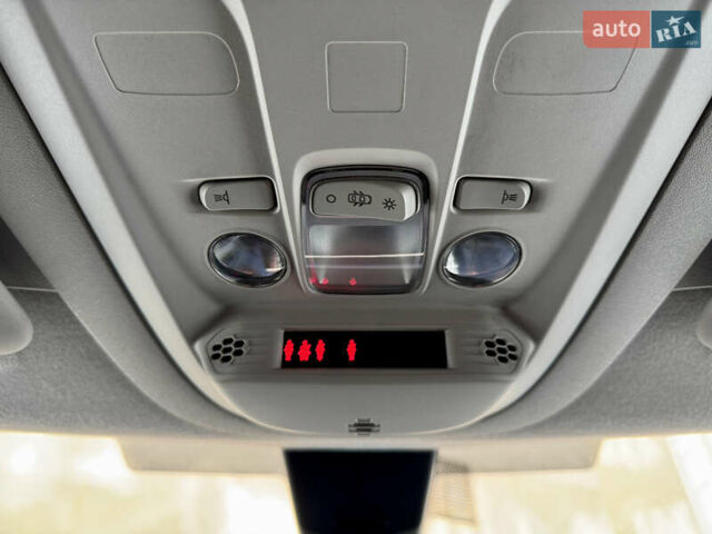 Белый Пежо Rifter, объемом двигателя 1.5 л и пробегом 72 тыс. км за 24450 $, фото 44 на Automoto.ua