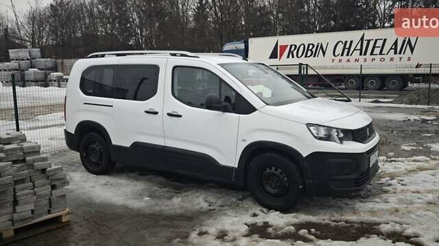 Белый Пежо Rifter, объемом двигателя 1.56 л и пробегом 150 тыс. км за 18500 $, фото 7 на Automoto.ua