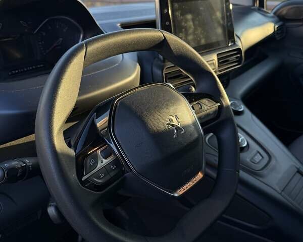 Белый Пежо Rifter, объемом двигателя 1.5 л и пробегом 73 тыс. км за 21999 $, фото 34 на Automoto.ua