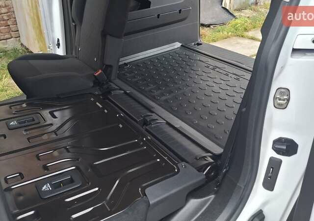 Белый Пежо Rifter, объемом двигателя 1.5 л и пробегом 153 тыс. км за 14999 $, фото 58 на Automoto.ua