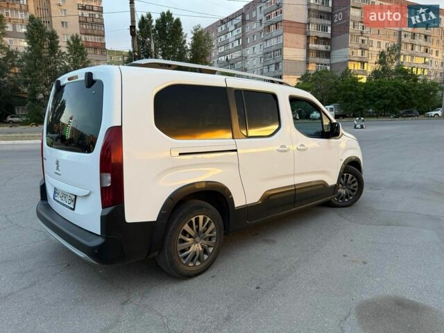 Белый Пежо Rifter, объемом двигателя 1.56 л и пробегом 160 тыс. км за 16500 $, фото 8 на Automoto.ua