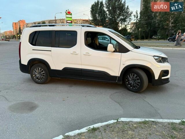 Белый Пежо Rifter, объемом двигателя 1.56 л и пробегом 160 тыс. км за 16500 $, фото 5 на Automoto.ua