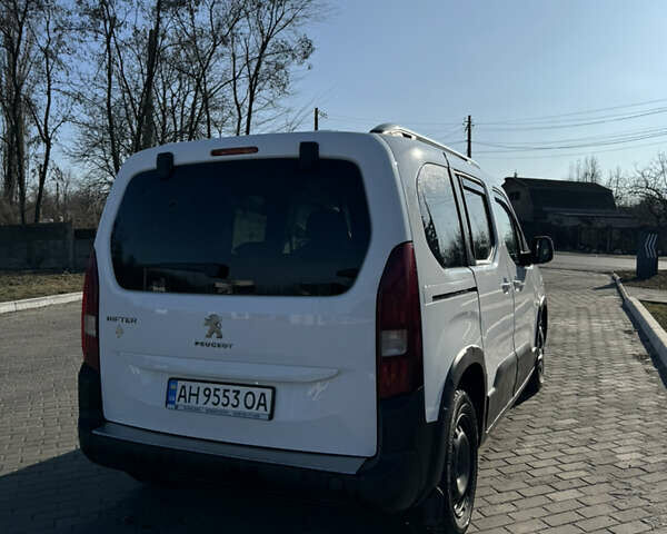 Белый Пежо Rifter, объемом двигателя 1.56 л и пробегом 105 тыс. км за 21500 $, фото 3 на Automoto.ua