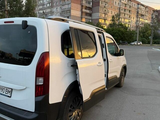 Белый Пежо Rifter, объемом двигателя 1.56 л и пробегом 160 тыс. км за 16500 $, фото 7 на Automoto.ua