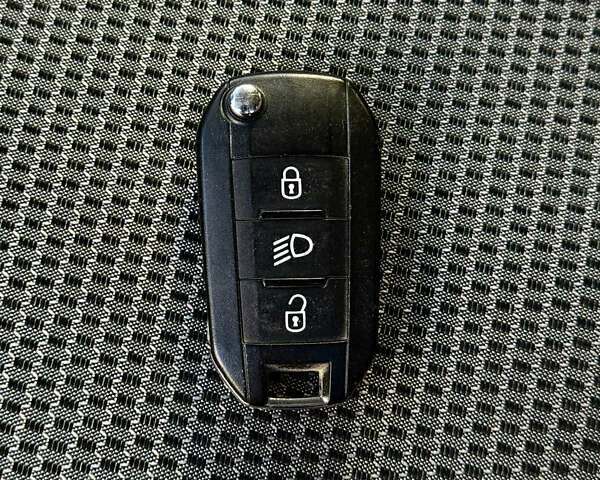 Белый Пежо Rifter, объемом двигателя 1.5 л и пробегом 72 тыс. км за 24450 $, фото 50 на Automoto.ua