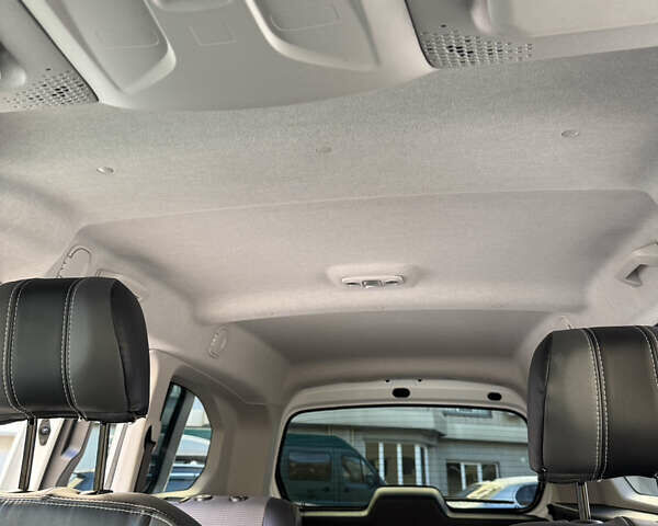 Белый Пежо Rifter, объемом двигателя 1.5 л и пробегом 72 тыс. км за 24450 $, фото 33 на Automoto.ua