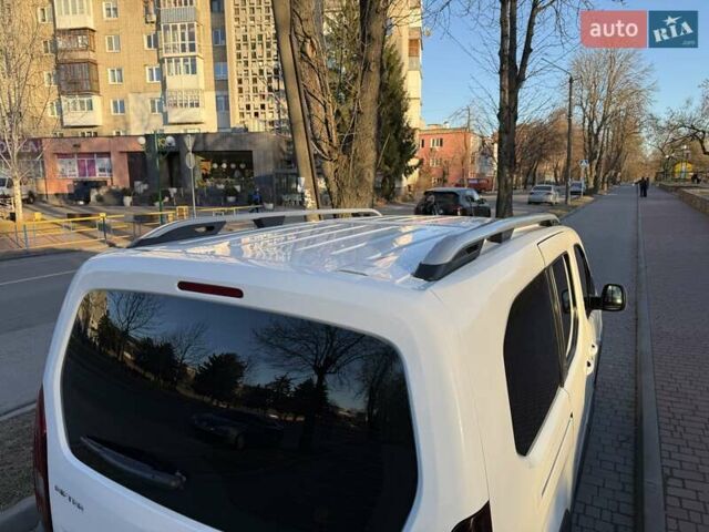 Белый Пежо Rifter, объемом двигателя 1.5 л и пробегом 73 тыс. км за 21999 $, фото 9 на Automoto.ua