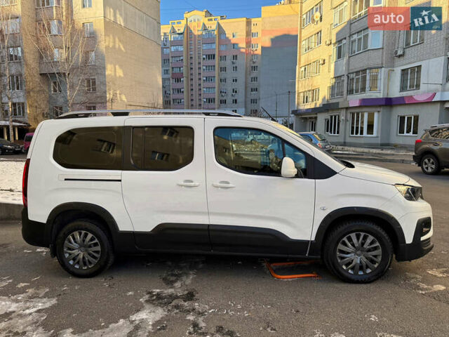 Белый Пежо Rifter, объемом двигателя 1.5 л и пробегом 72 тыс. км за 24450 $, фото 5 на Automoto.ua