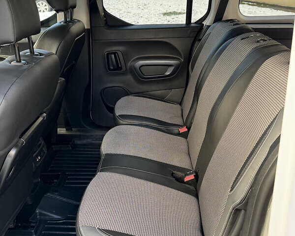 Белый Пежо Rifter, объемом двигателя 1.5 л и пробегом 72 тыс. км за 24450 $, фото 34 на Automoto.ua