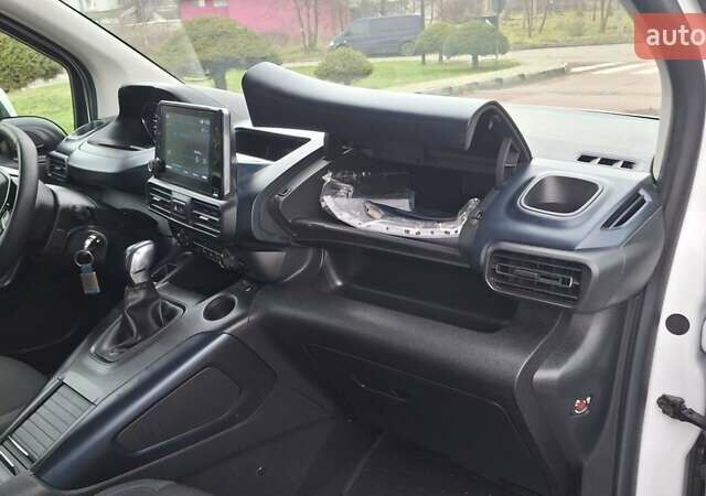 Белый Пежо Rifter, объемом двигателя 1.5 л и пробегом 153 тыс. км за 14999 $, фото 38 на Automoto.ua